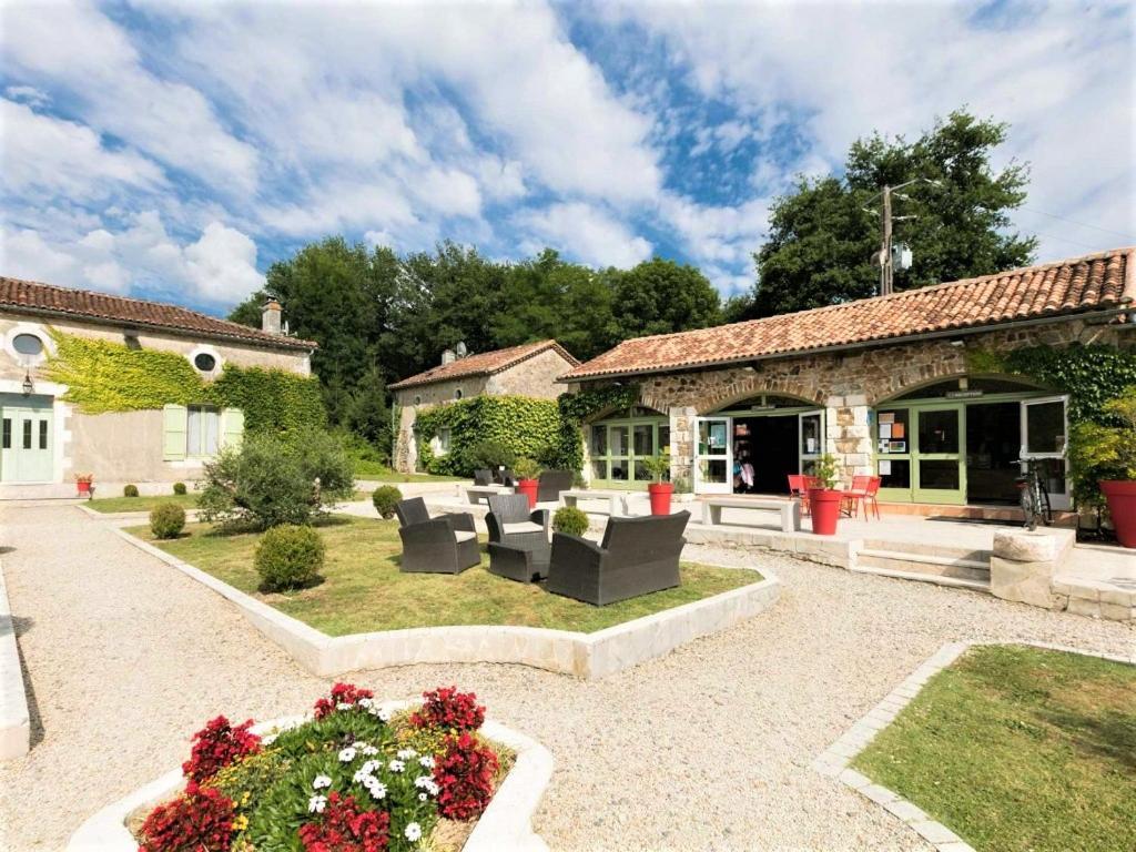 Hotel Camping Les Gorges Du Chambon Eymouthiers  Exterior foto