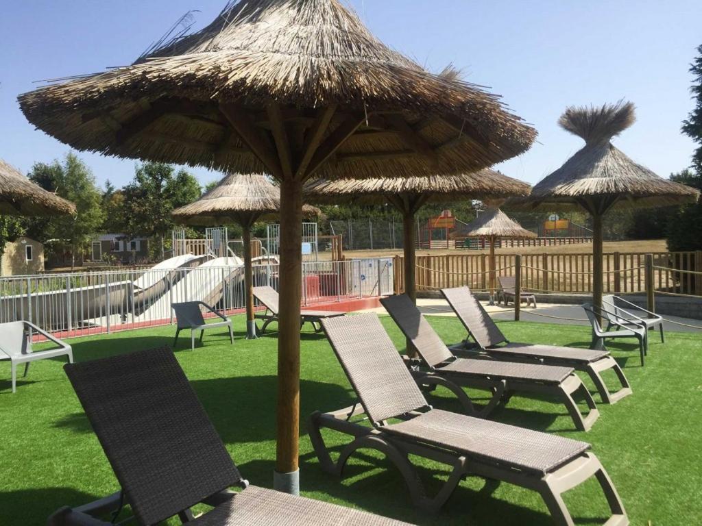 Hotel Camping Les Gorges Du Chambon Eymouthiers  Exterior foto