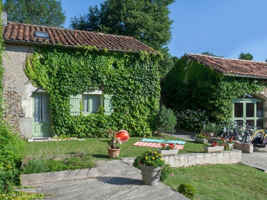 Hotel Camping Les Gorges Du Chambon Eymouthiers  Exterior foto